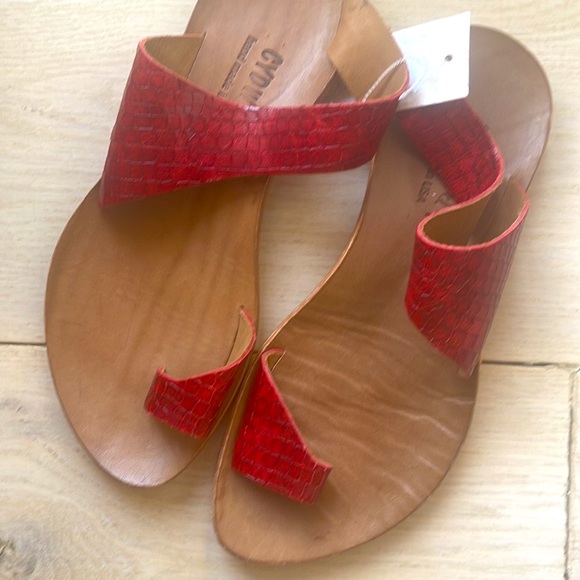 Cydwoq red snake print leather sandals. Hand made in USA! - Picture 9 of 10